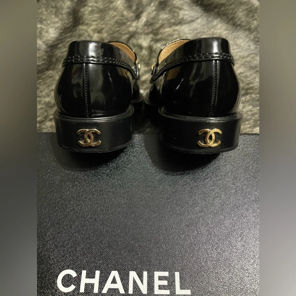 Authentic CHANEL Black Patent Gold Chain Loafer. Size 37 - Picture 7 of 14